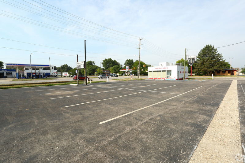 Giant System Hamburgers - Real Estate Listing Photo (newer photo)